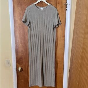 H&M Gray Ribbed Pleated Maxi Dress